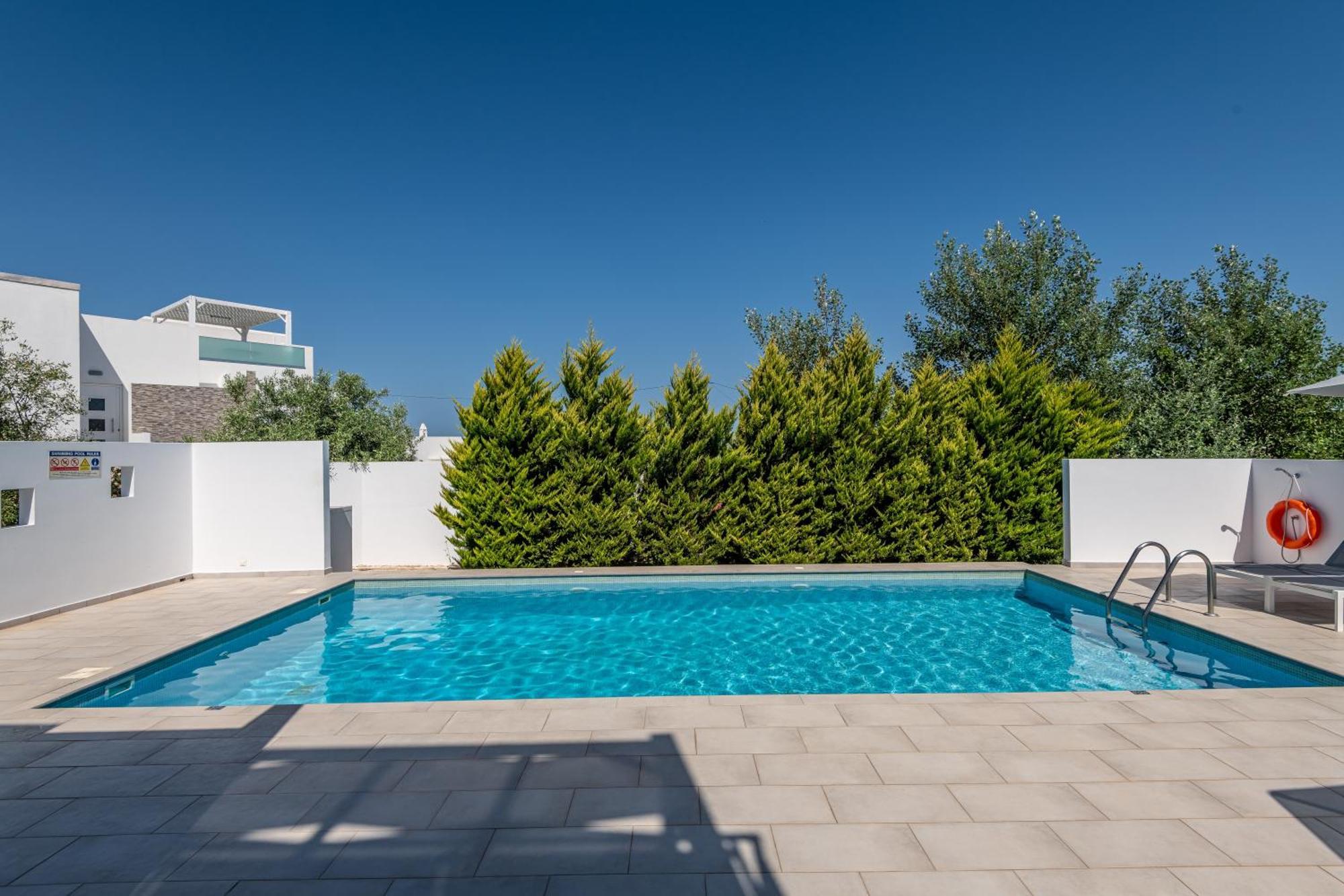 Asteria Pearl Villa 2 With Rooftop Jacuzzi Тигаки Экстерьер фото